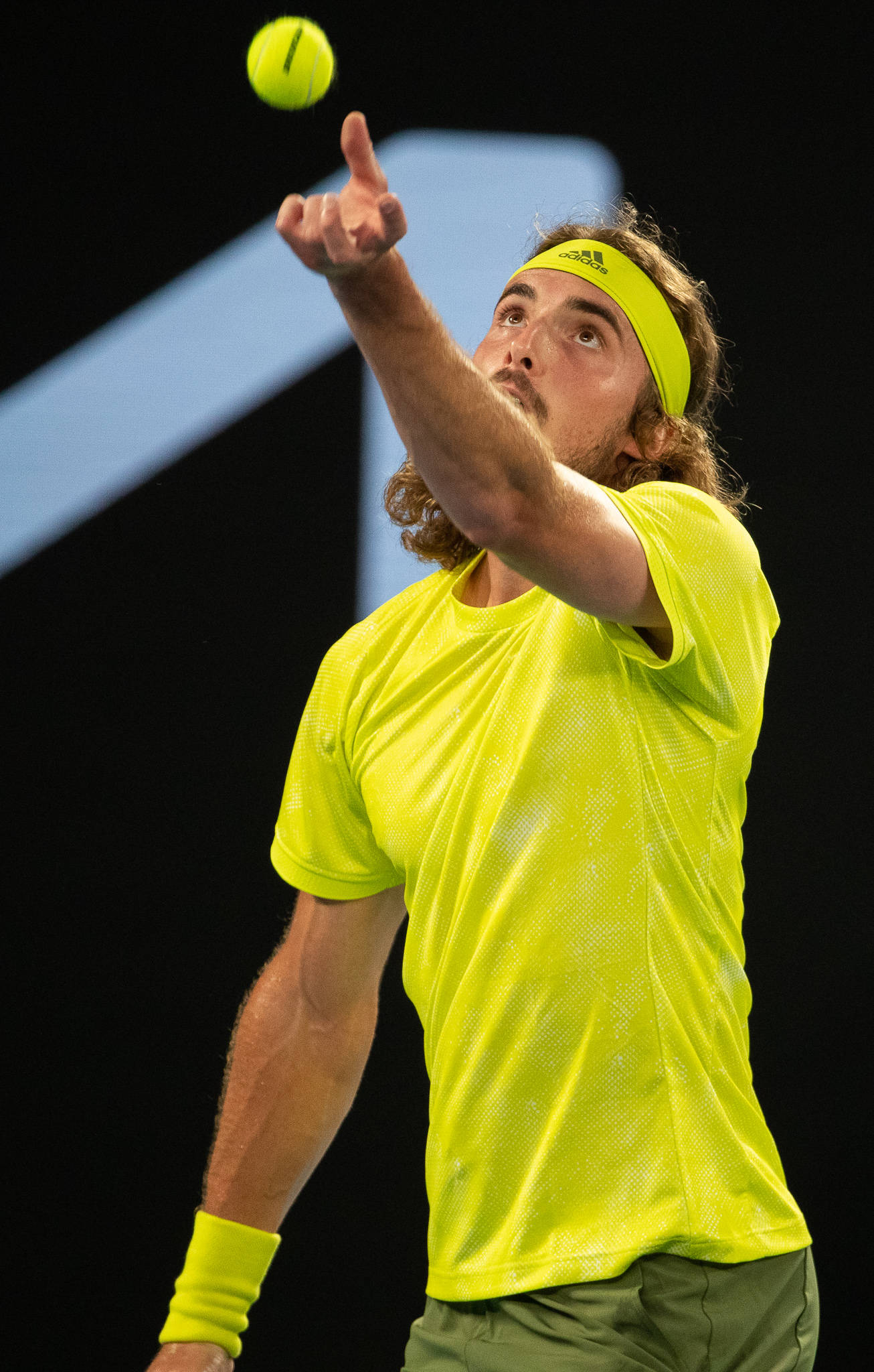 关于欧洲网球队横扫澳大利亚网球队，西西帕斯送出助攻的信息