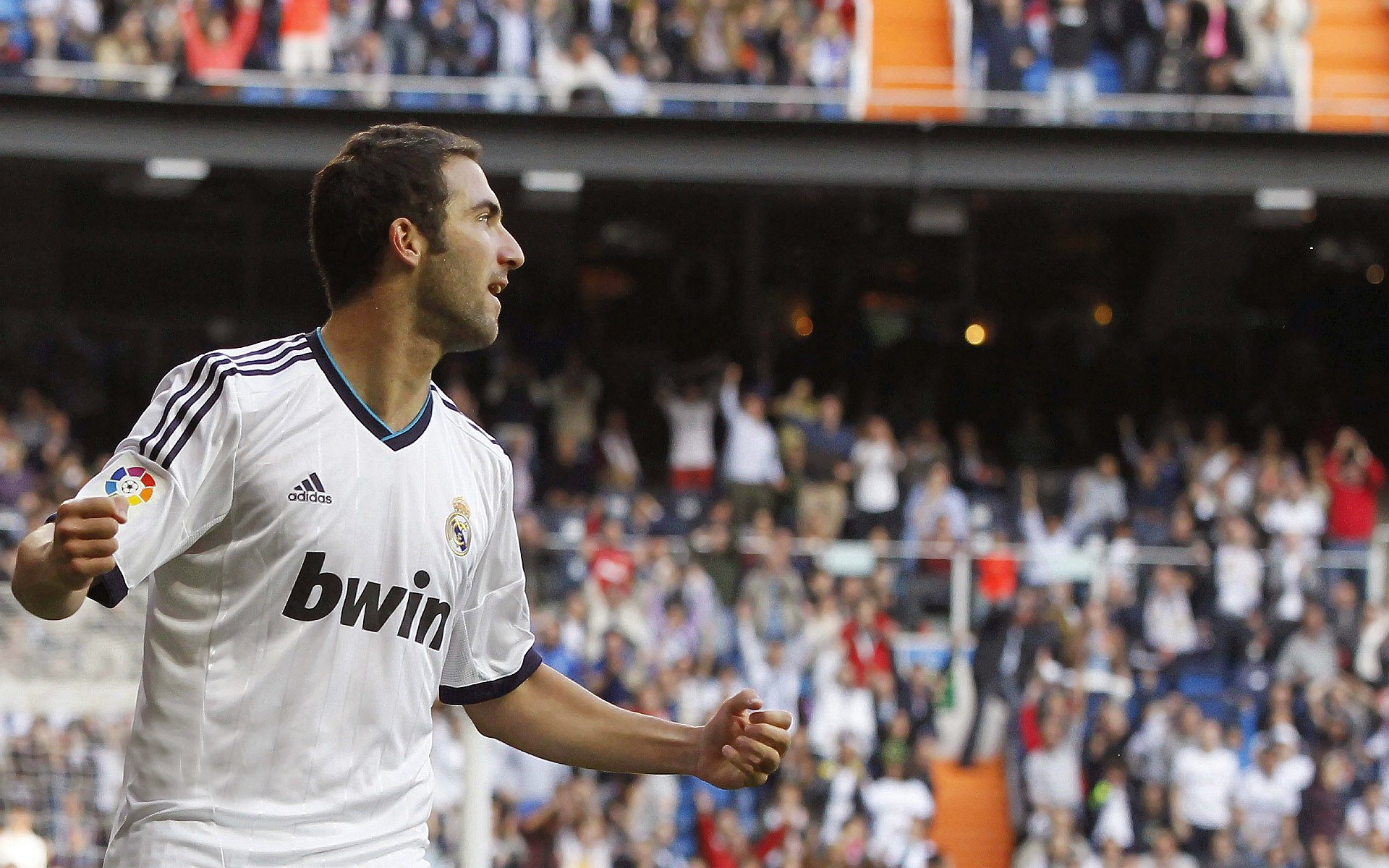 库里式神射点燃赛场,北京队以冠军级表现击溃深圳