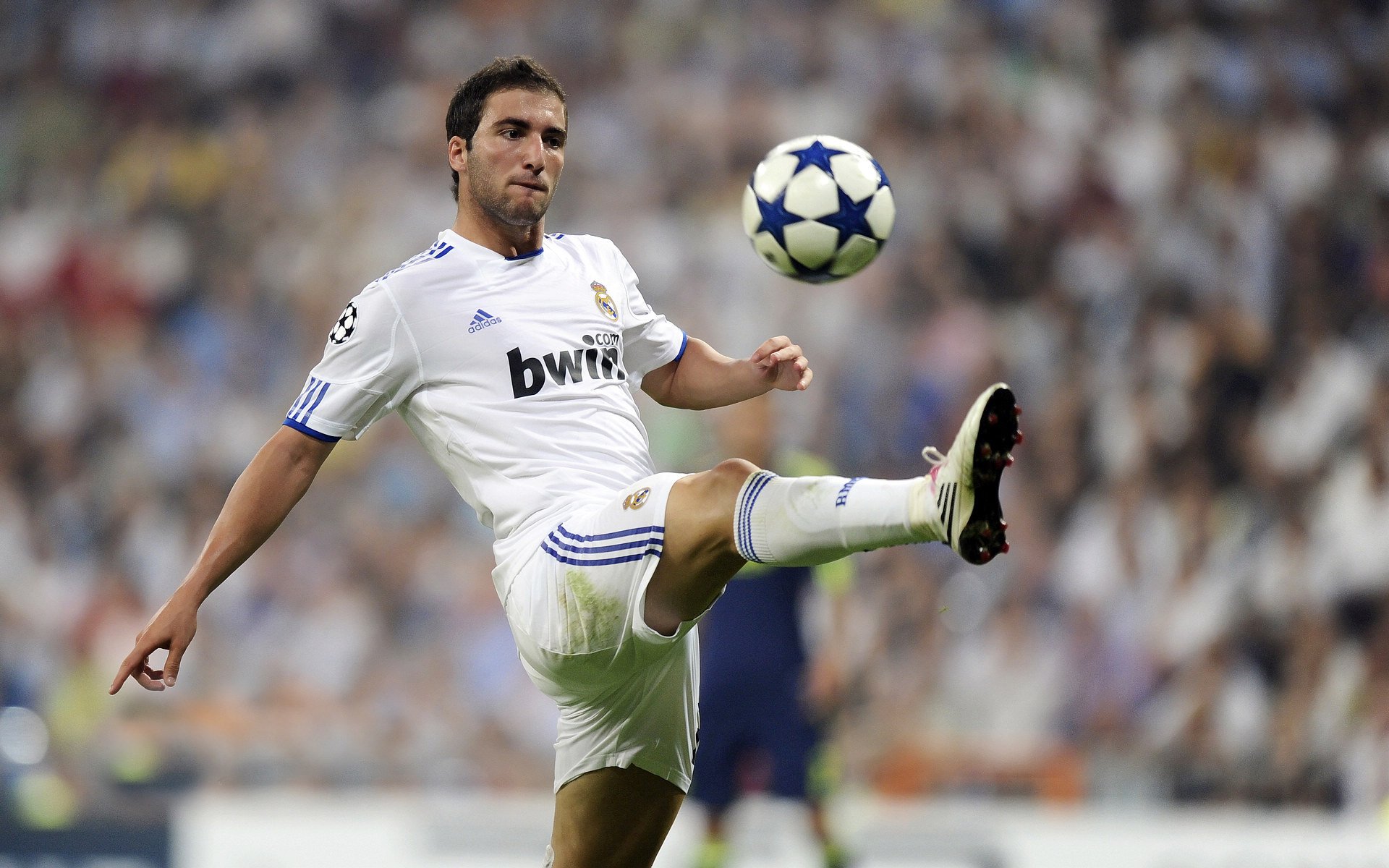 丹麦童话再现！欧洲杯黑马横扫拜仁式豪门，德布劳内大师级演出惊艳四座